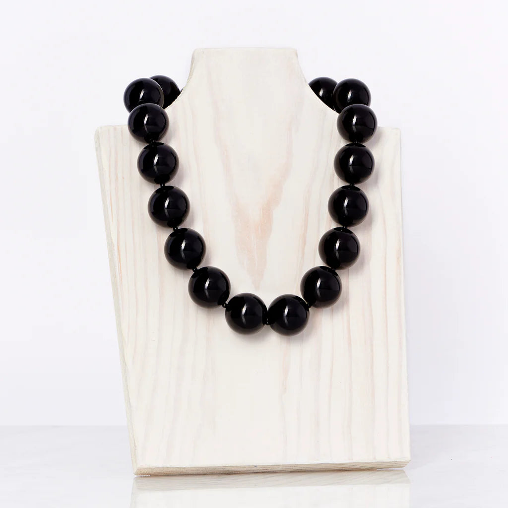 Hot Girl Pearls Black Pearls